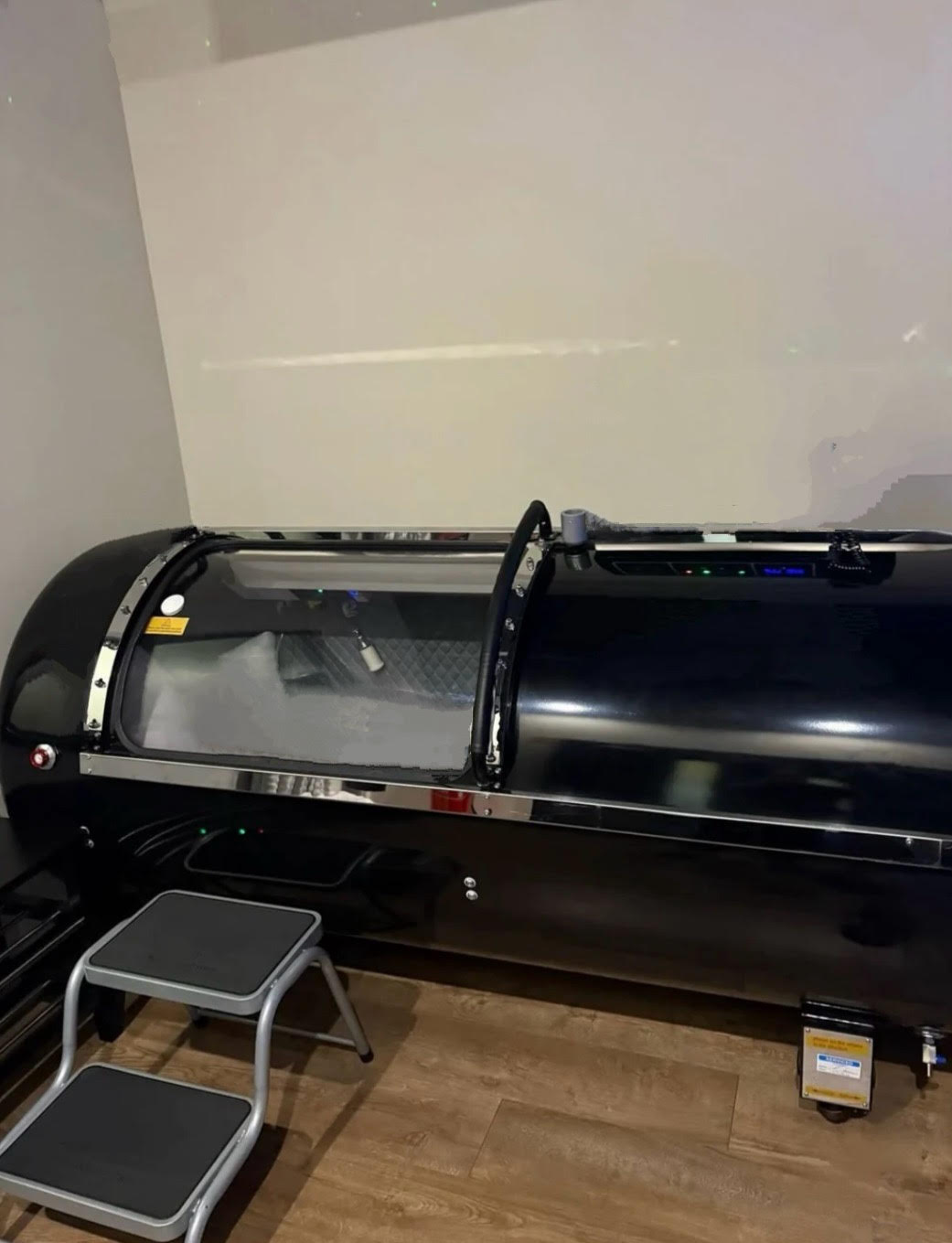 MV Hard-Shell Hyperbaric Oxygen Chamber