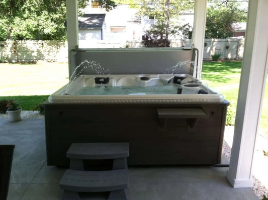 MV Saltwater Hot Tub – Small