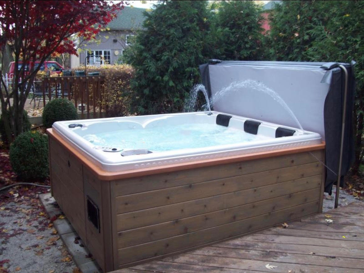 Vitality Saltwater Hot Tub – Large