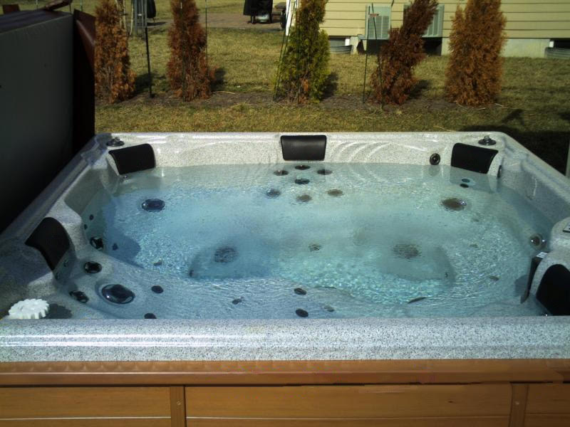 Vitality Saltwater Hot Tub – Large
