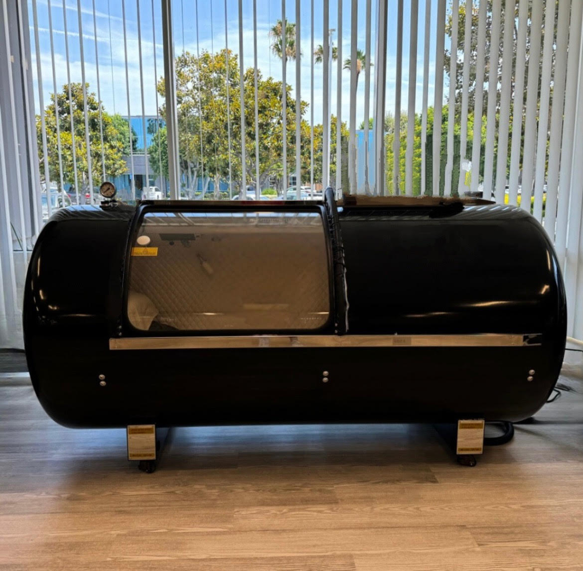 MV Hard-Shell Hyperbaric Oxygen Chamber