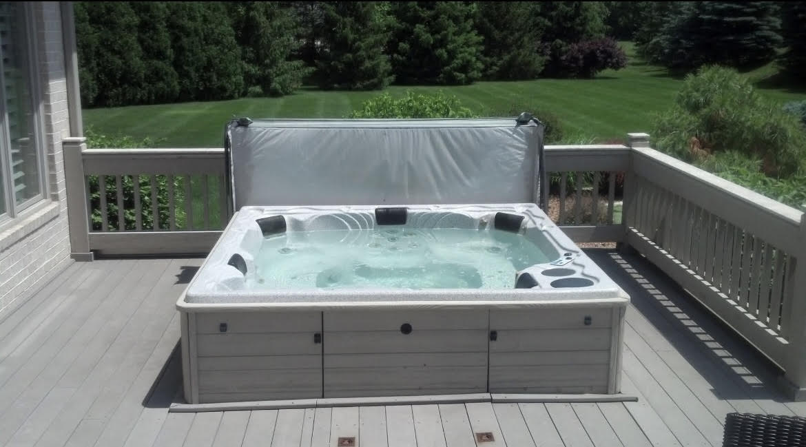 Vitality Saltwater Hot Tub – Medium